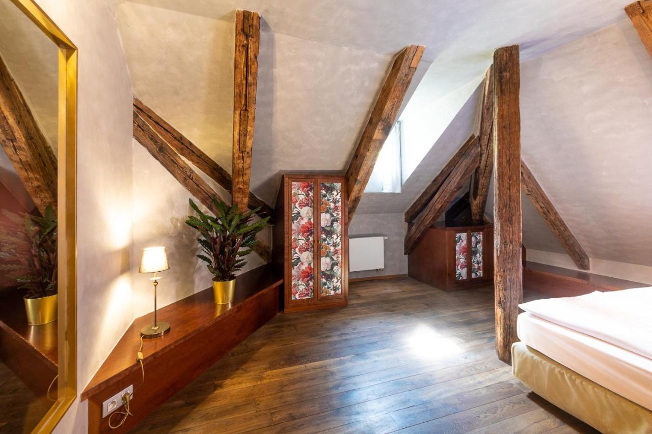 Miss Sophie'S Charles Bridge Hotel Prag Eksteriør billede