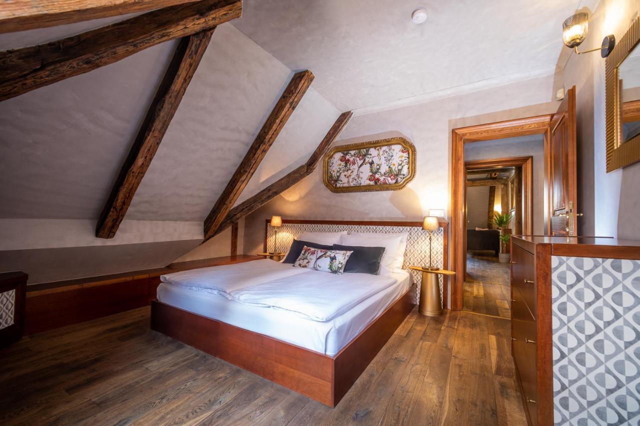 Miss Sophie'S Charles Bridge Hotel Prag Eksteriør billede