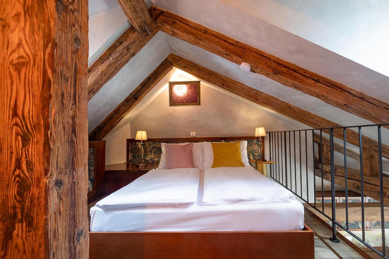 Miss Sophie'S Charles Bridge Hotel Prag Eksteriør billede