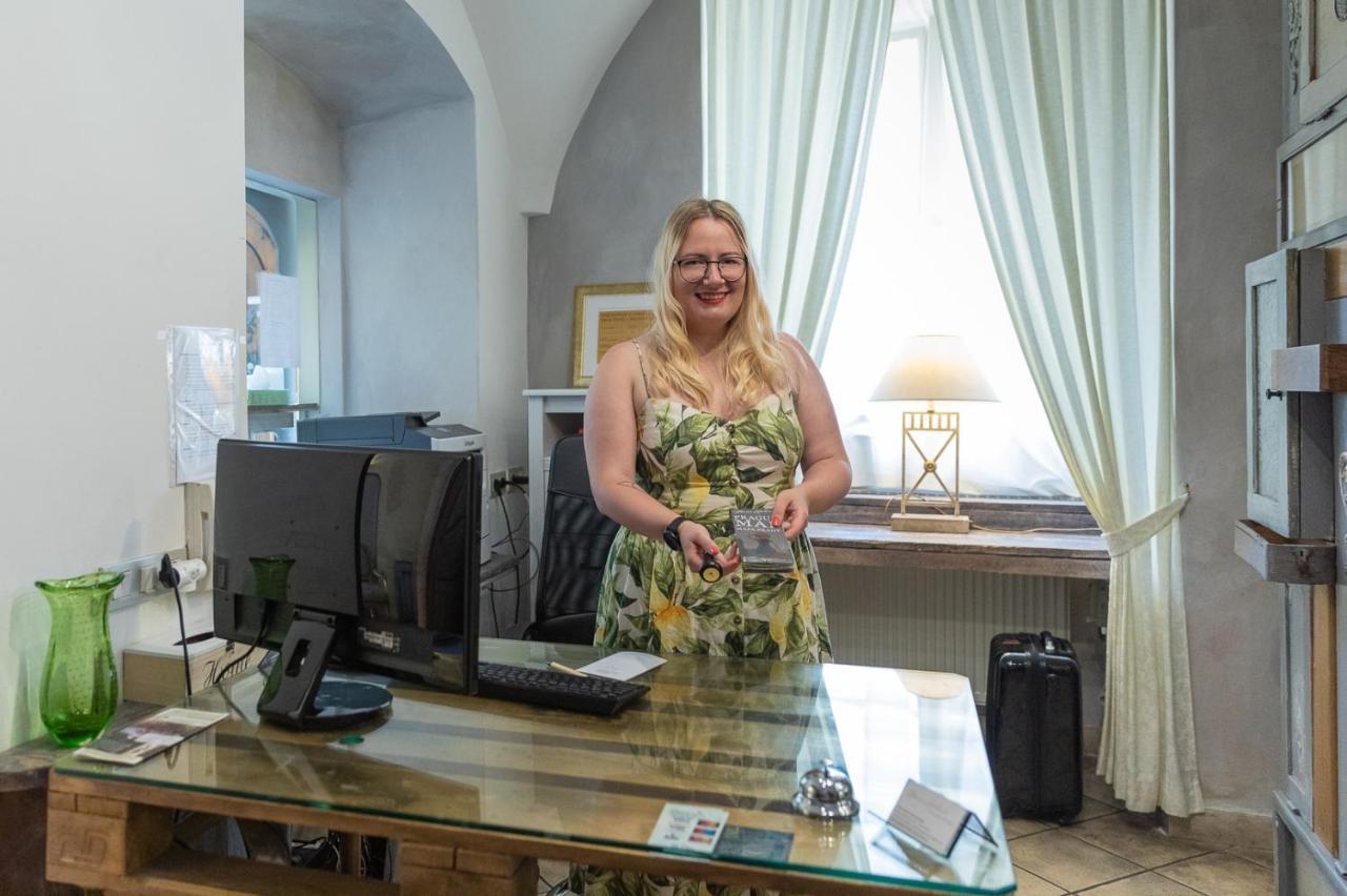 Miss Sophie'S Charles Bridge Hotel Prag Eksteriør billede