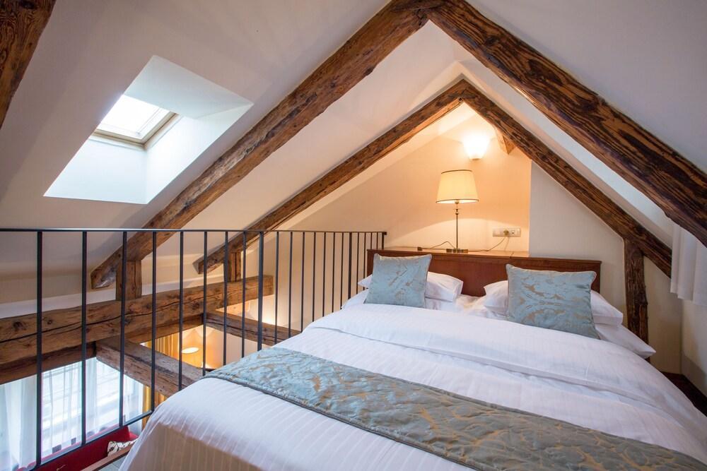 Miss Sophie'S Charles Bridge Hotel Prag Eksteriør billede