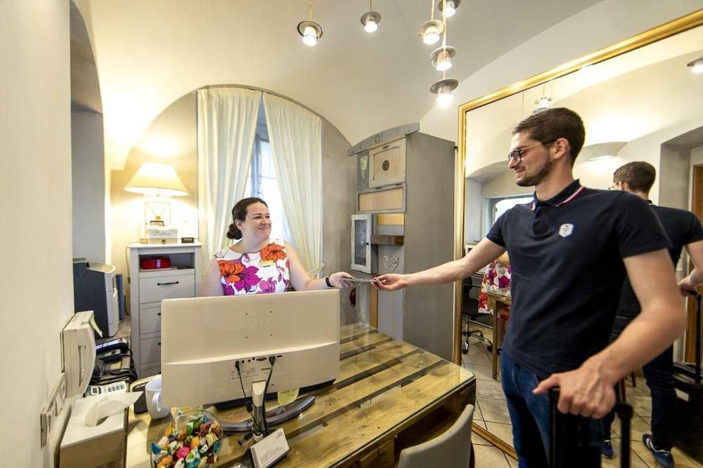 Miss Sophie'S Charles Bridge Hotel Prag Eksteriør billede