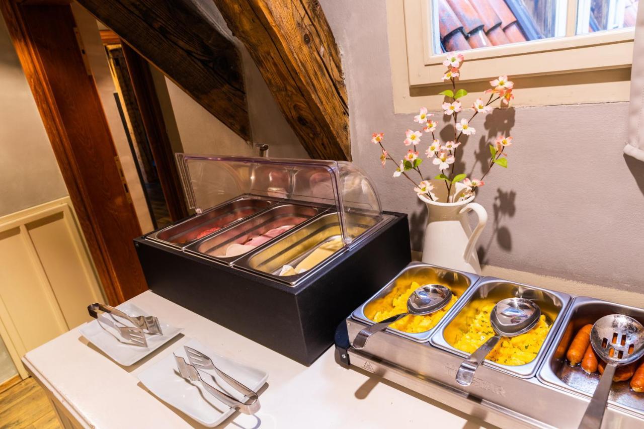 Miss Sophie'S Charles Bridge Hotel Prag Eksteriør billede