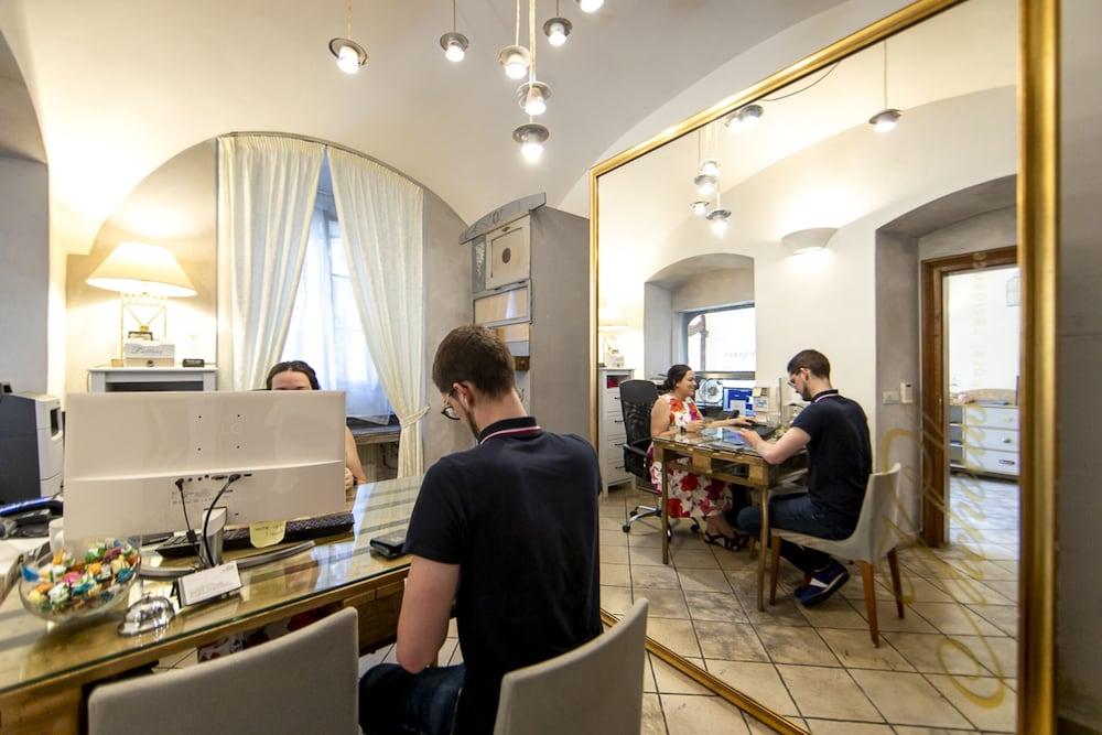 Miss Sophie'S Charles Bridge Hotel Prag Eksteriør billede